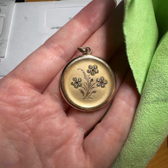 Antique Victorian Gold Filled Seed Pearl Floral Locket - Picture 3 of 5
